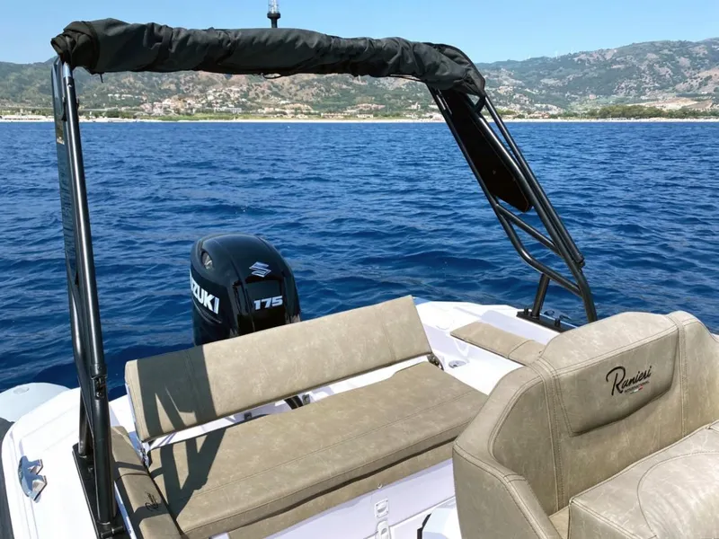 Slide: The Image of Ranieri CAYMAN 23 Sport 2025 boat with Suzuki 175 engine on blue sea. - 16