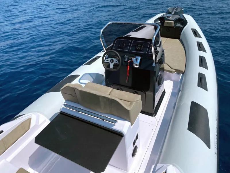 Slide: The Image of 2025 Ranieri CAYMAN 23 Sport boat interior on blue water. - 9