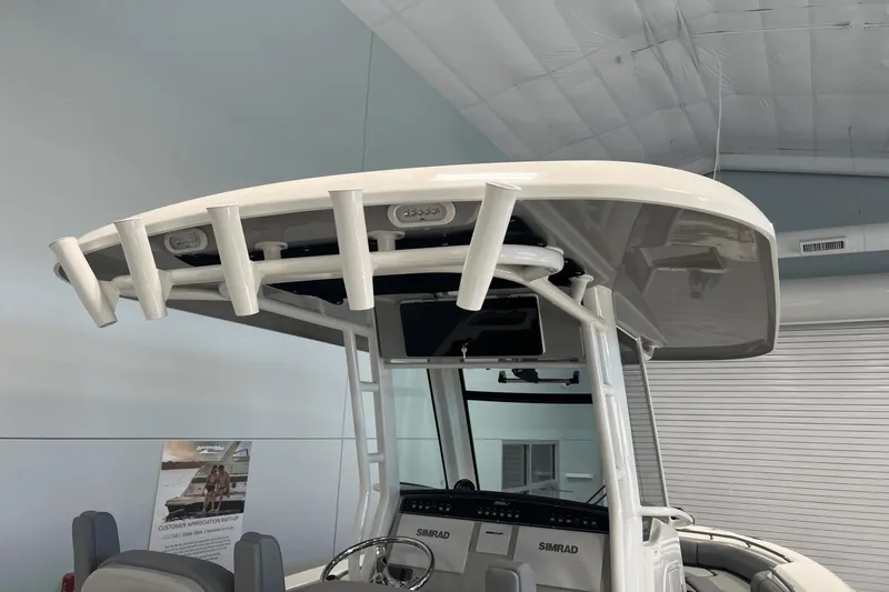 Slide: The Image of Boston Whaler 250 Outrage 2025 - 12