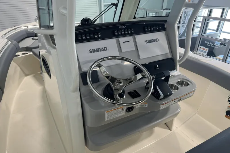 Slide: The Image of Boston Whaler 250 Outrage 2025 - 13