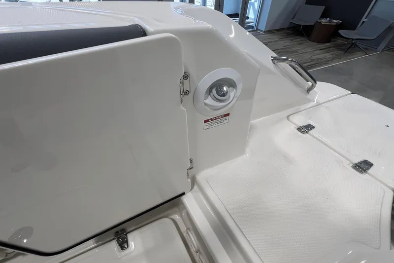 Slide: The Image of Boston Whaler 250 Outrage 2025 - 24