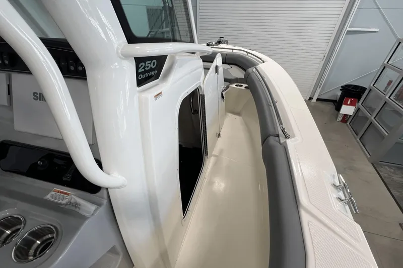 Slide: The Image of Boston Whaler 250 Outrage 2025 - 27