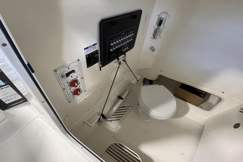 Slide: The Image of Boston Whaler 250 Outrage 2025 - 29