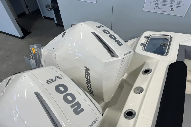 Slide: The Image of Boston Whaler 250 Outrage 2025 - 7