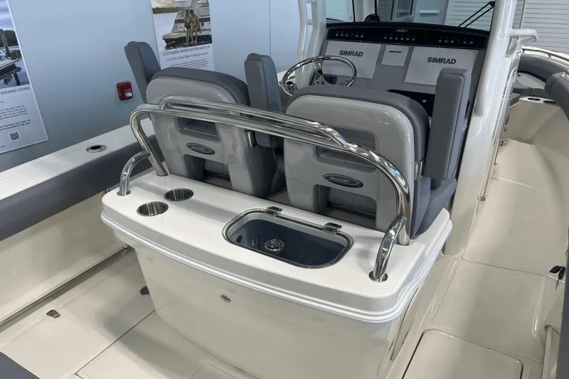 Slide: The Image of Boston Whaler 250 Outrage 2025 - 9