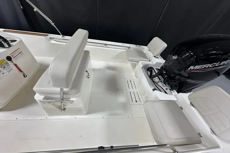 Slide: The Image of Boston Whaler 170 Montauk 2025 - 13