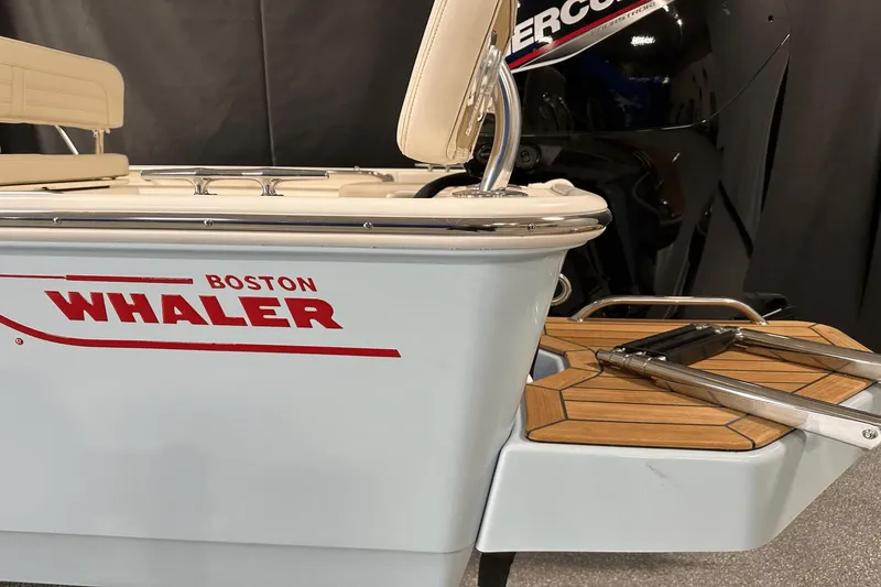 Slide: The Image of Boston Whaler 170 Montauk 2025 - 16