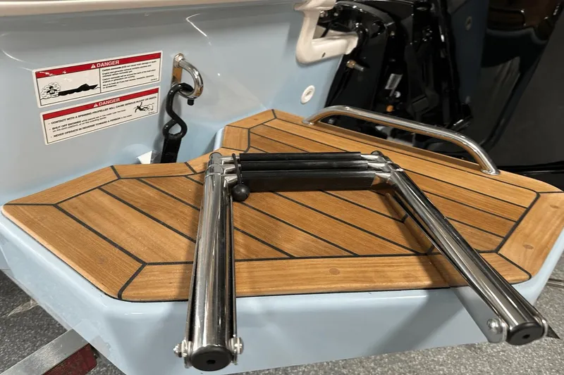 Slide: The Image of Boston Whaler 170 Montauk 2025 - 17