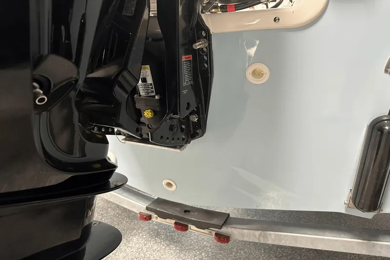 Slide: The Image of Boston Whaler 170 Montauk 2025 - 20