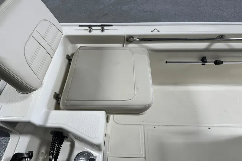 Slide: The Image of Boston Whaler 170 Montauk 2025 - 26