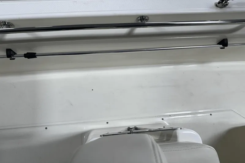 Slide: The Image of Boston Whaler 170 Montauk 2025 - 28