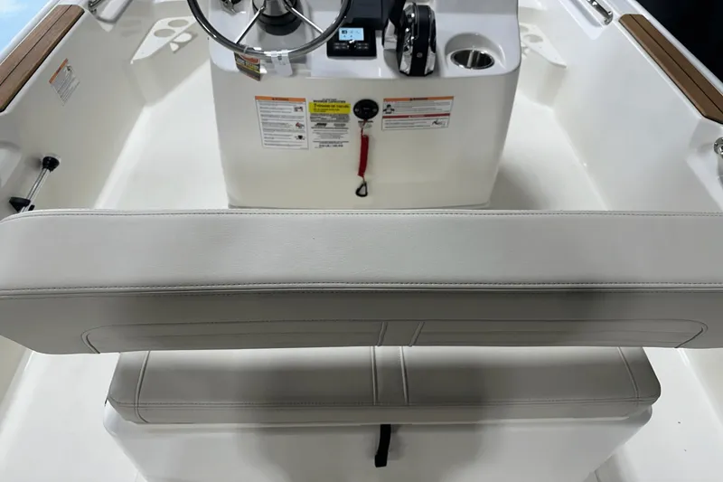 Slide: The Image of Boston Whaler 170 Montauk 2025 - 29