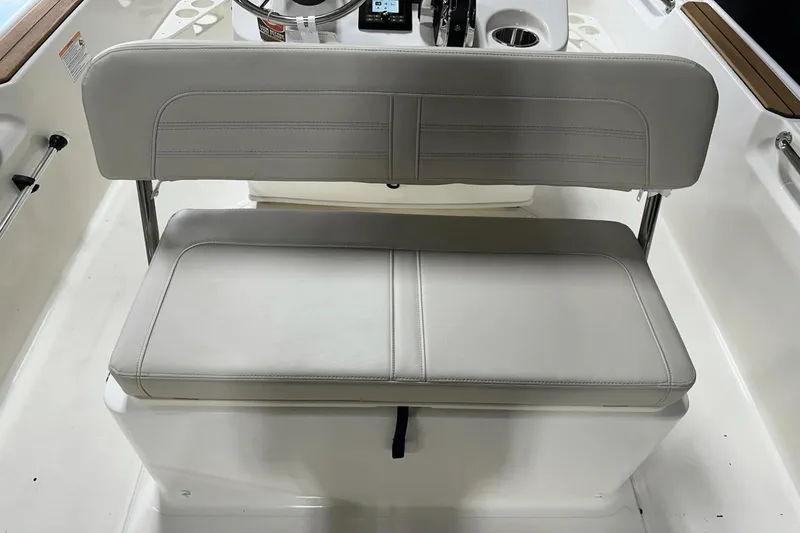 Slide: The Image of Boston Whaler 170 Montauk 2025 - 30