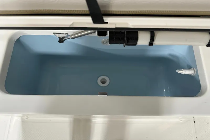 Slide: The Image of Boston Whaler 170 Montauk 2025 - 31