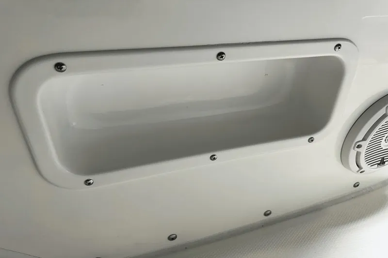 Slide: The Image of Boston Whaler 170 Montauk 2025 - 38