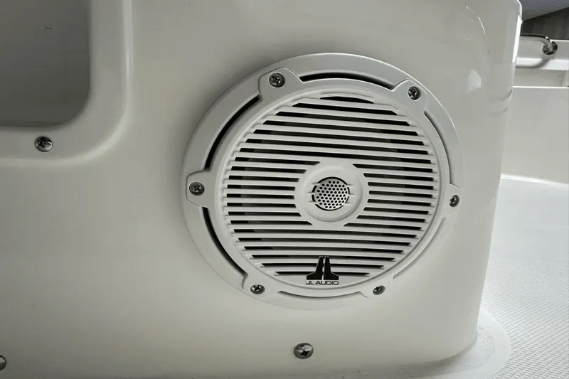 Slide: The Image of Boston Whaler 170 Montauk 2025 - 39
