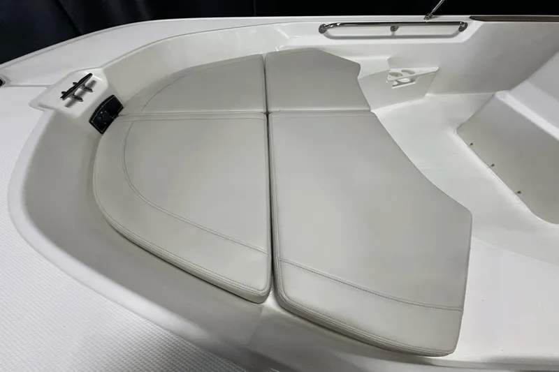 Slide: The Image of Boston Whaler 170 Montauk 2025 - 4