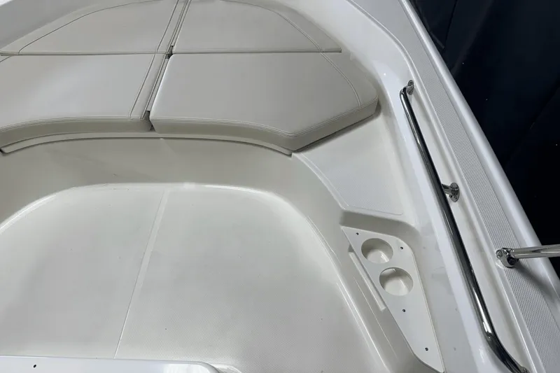 Slide: The Image of Boston Whaler 170 Montauk 2025 - 40