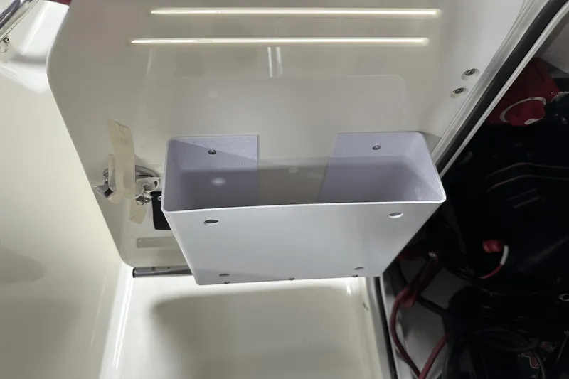Slide: The Image of Boston Whaler 170 Montauk 2025 - 43