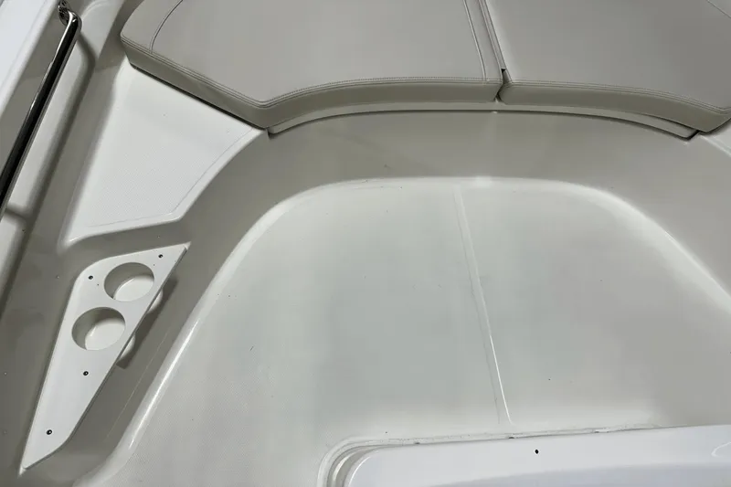 Slide: The Image of Boston Whaler 170 Montauk 2025 - 45