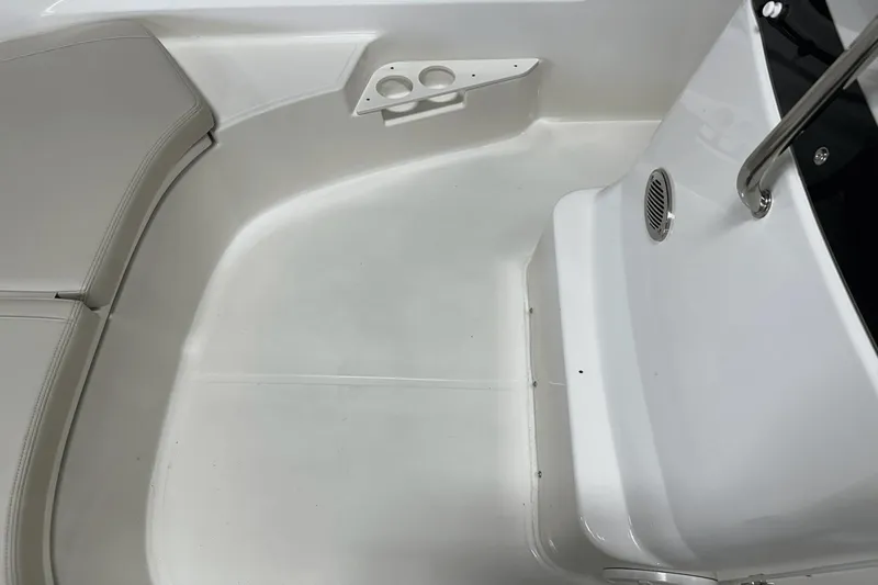 Slide: The Image of Boston Whaler 170 Montauk 2025 - 46