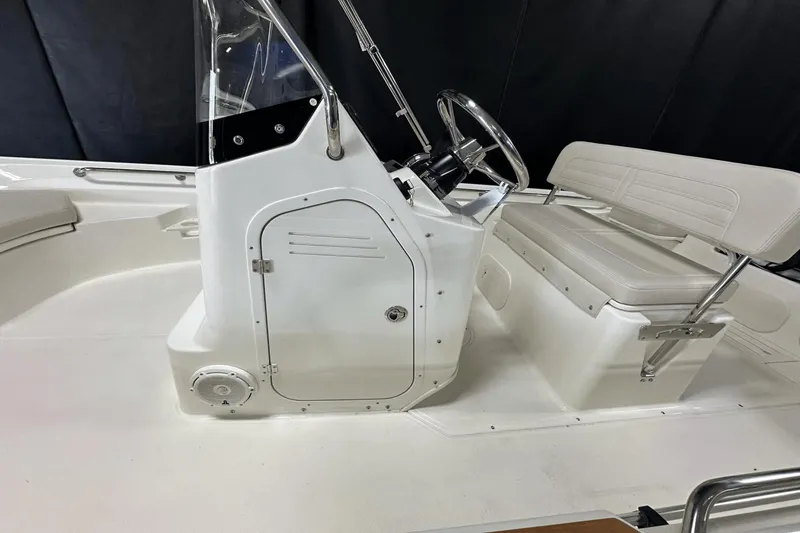 Slide: The Image of Boston Whaler 170 Montauk 2025 - 8