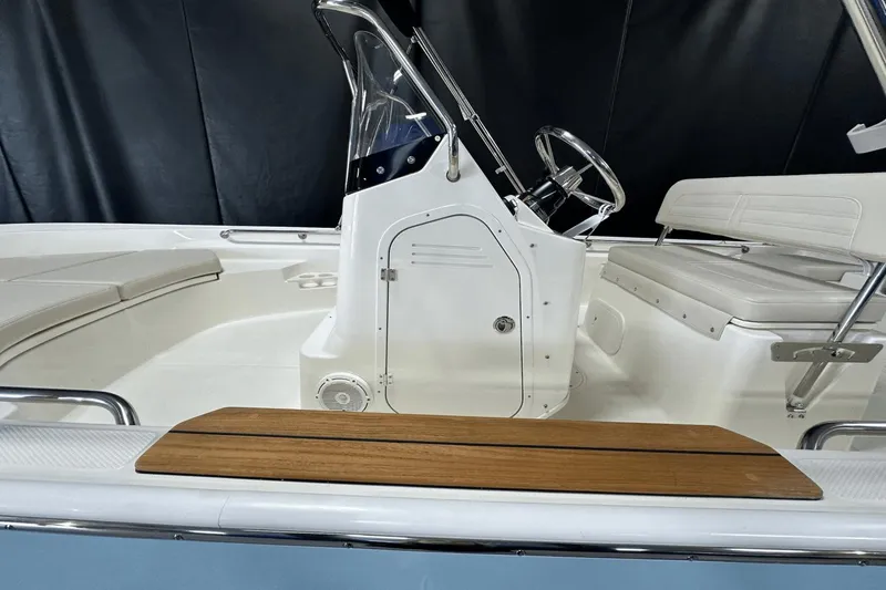 Slide: The Image of Boston Whaler 170 Montauk 2025 - 9