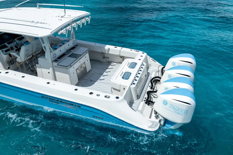 Slide: The Image of 2018 Hydra-Sports 4200 Siesta boat with Yamaha engines on clear blue water. - 7