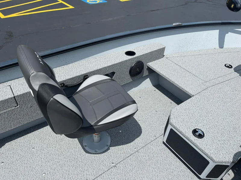 Slide: The Image of 2025 Lund 1775 Adventure SS boat interior with a single seat and gray deck. - 18