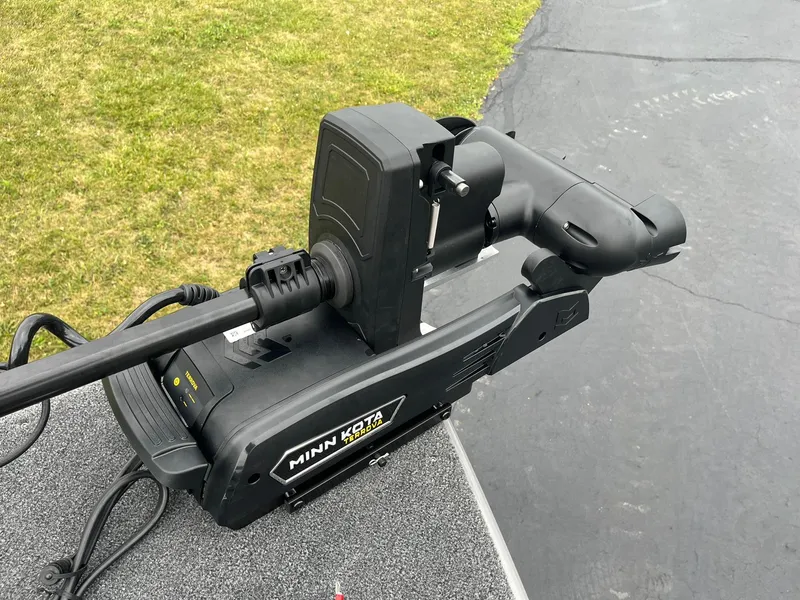 Slide: The Image of Minn Kota trolling motor on 2025 Lund 1875 Impact XS SS boat. - 27