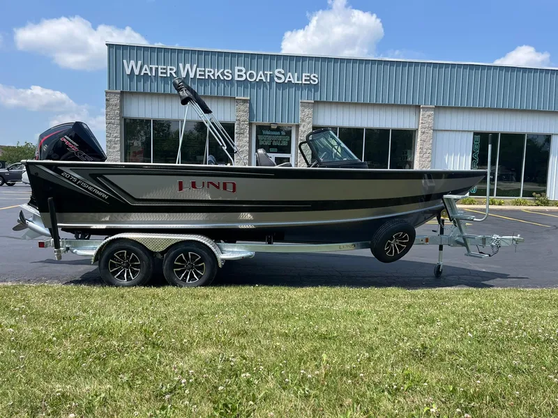 Slide: The Image of 2025 Lund 2075 Fisherman boat on trailer at Water Werks Boat Sales. - 34