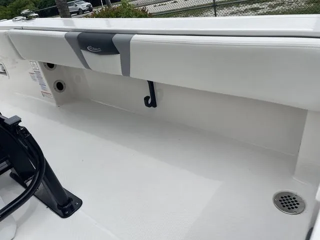 Slide: The Image of Robalo 266 Cayman 2023 - 14