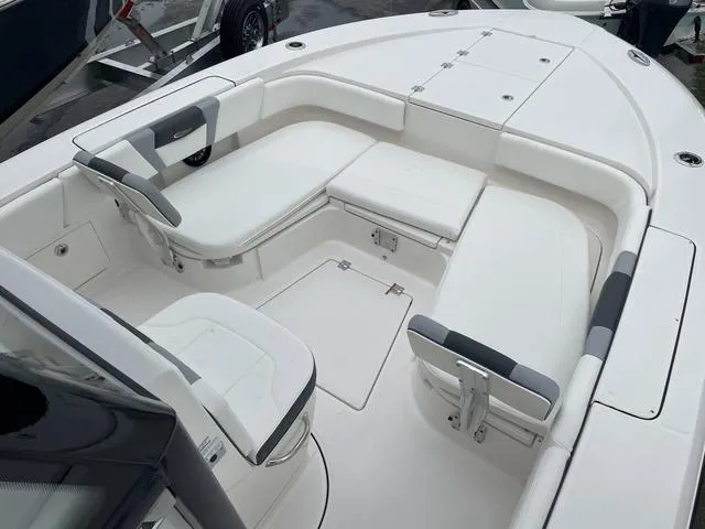 Slide: The Image of Robalo 266 Cayman 2023 - 15