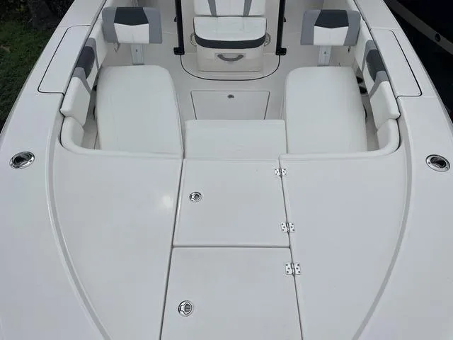 Slide: The Image of Robalo 266 Cayman 2023 - 18