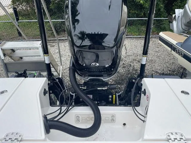 Slide: The Image of Robalo 266 Cayman 2023 - 29