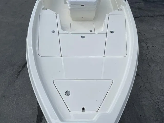 Slide: The Image of Skeeter SX210 2023 - 12