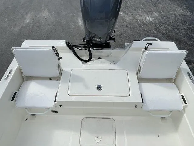 Slide: The Image of Skeeter SX210 2023 - 17