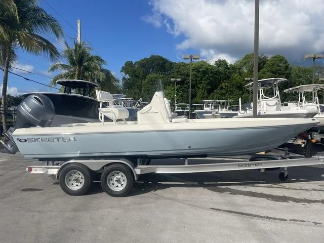 Slide: The Image of Skeeter SX210 2023 - 4