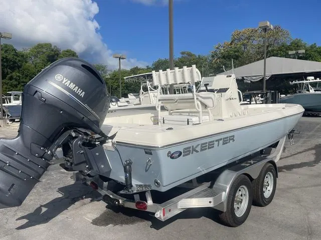 Slide: The Image of Skeeter SX210 2023 - 5