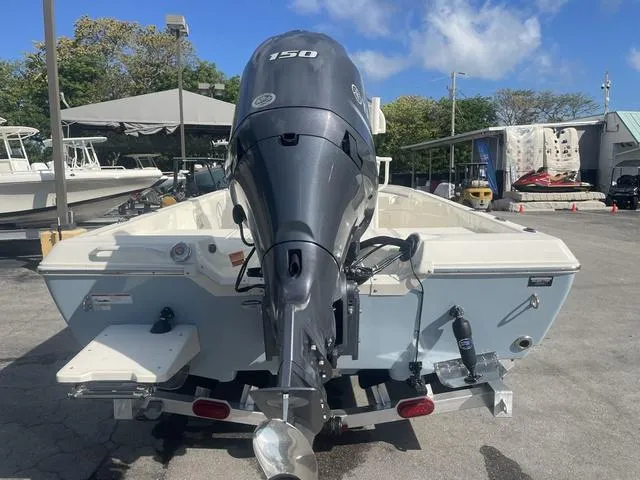 Slide: The Image of Skeeter SX210 2023 - 6