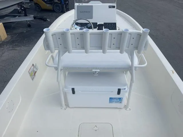 Slide: The Image of Skeeter SX210 2023 - 8