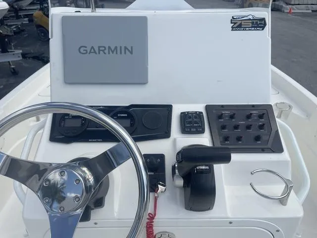 Slide: The Image of Skeeter SX210 2023 - 9