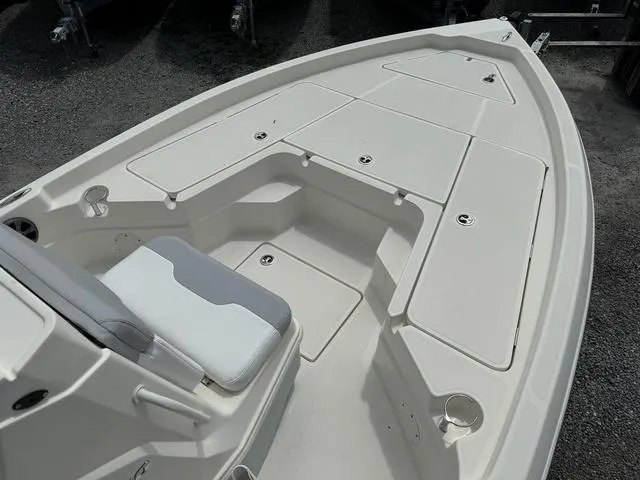 Slide: The Image of Skeeter SX210 2021 - 10