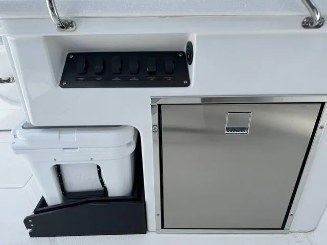 Slide: The Image of Blackfin 302 DC 2024 - 16