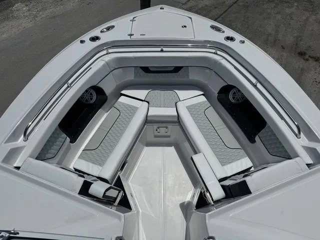 Slide: The Image of Blackfin 302 DC 2024 - 33