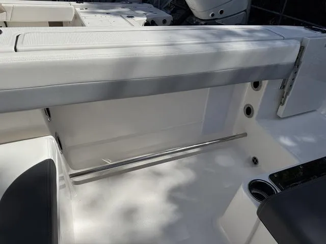 Slide: The Image of Robalo R317 Dual Console 2024 - 13