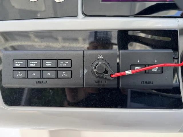 Slide: The Image of Robalo R317 Dual Console 2024 - 28