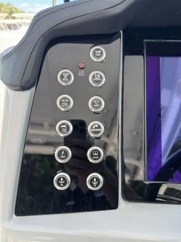 Slide: The Image of Robalo R317 Dual Console 2024 - 29