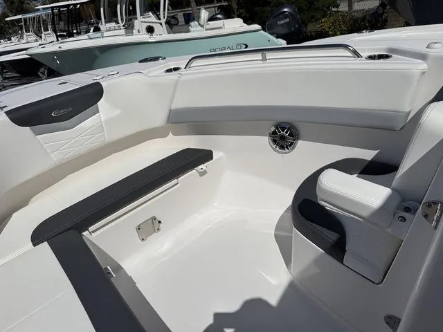 Slide: The Image of Robalo R317 Dual Console 2024 - 33
