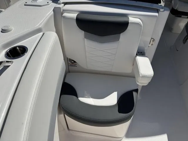 Slide: The Image of Robalo R317 Dual Console 2024 - 39